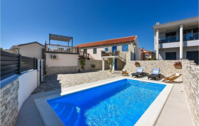 Amazing Home In Privlaka